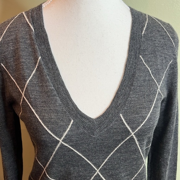 Club Monaco 100% merino wool v-neck diamond print argyle lightweight sweater - Picture 6 of 11